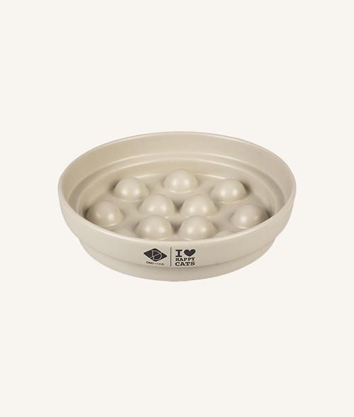Gamelle anti-glouton effet pois couleur crème en céramique pour chat. Marque D&D Home