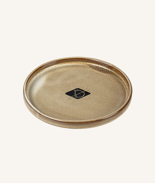 Gamelle assiette plate beige pour chat en céramique émaillé de la marque D&D Home
