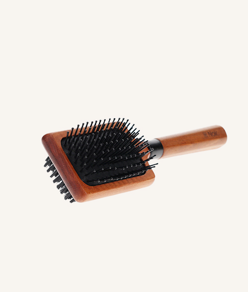 Brosse double face pour toilettage chien et chat. Style Japandi en bois et noir