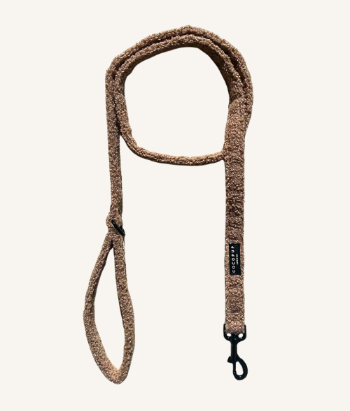 Laisse teddy beige pour chien de la marque cocopup london en polyester doux