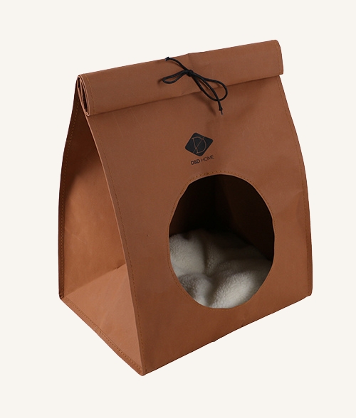 Cachette en forme de sac en papier pour chat. matière Tyvek marque D&D Home