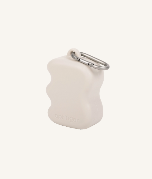 Distributeur de friandises pour chien en silicone avoine avec mousqueton de la marque Springer